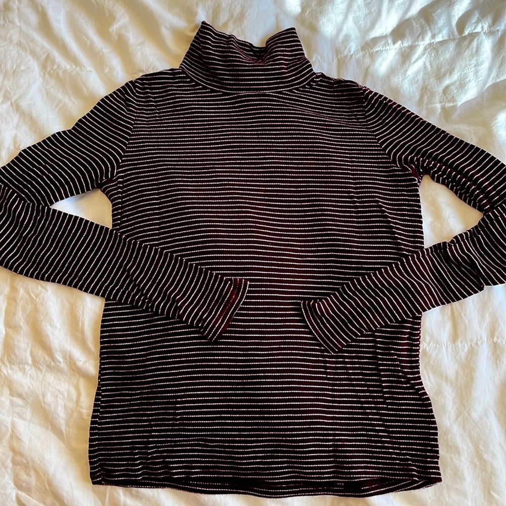 American Eagle Soft and Sexy Ribbed Burgundy long Sleeve Tee